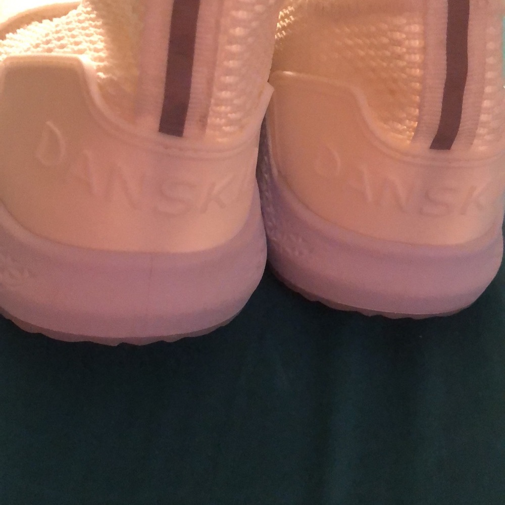 Women’s White Size 9 Danskin Shoes - Picture 4 of 9